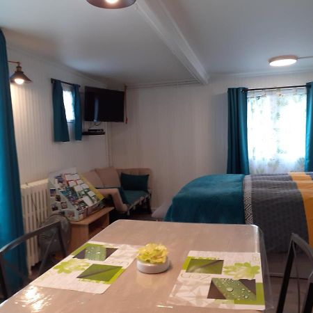 Bed and Breakfast Relais Des Tourterelles La Neuville-aux-Joutes Exterior foto