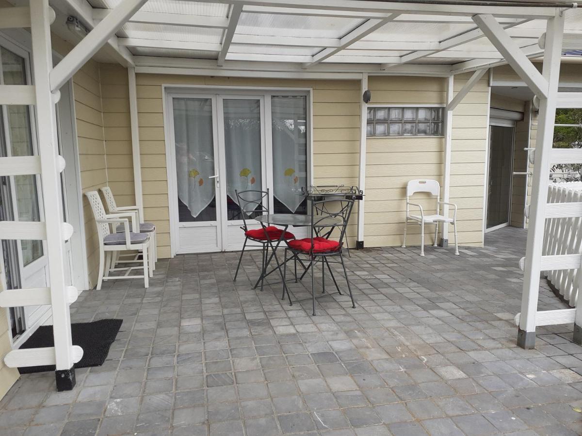 Bed and Breakfast Relais Des Tourterelles La Neuville-aux-Joutes Exterior foto