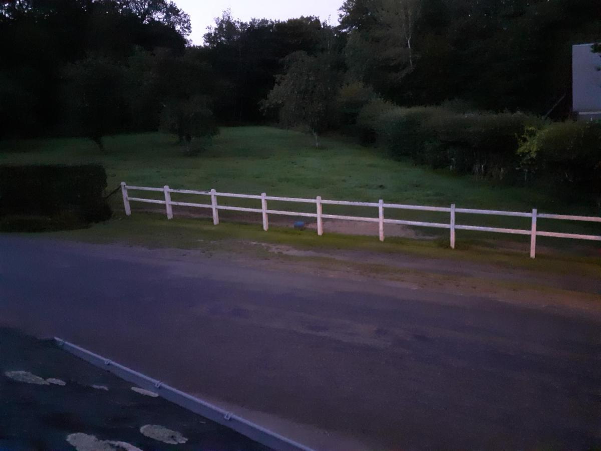 Bed and Breakfast Relais Des Tourterelles La Neuville-aux-Joutes Exterior foto